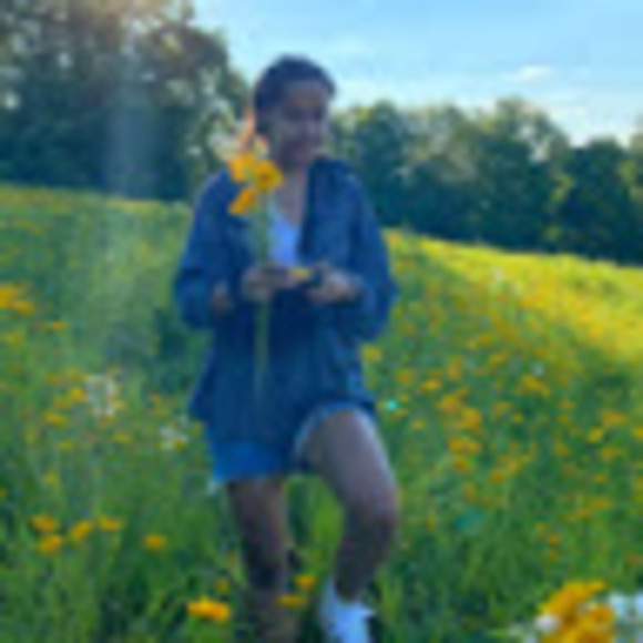 Meet your Posher, Olivia - Picture 1 of 1